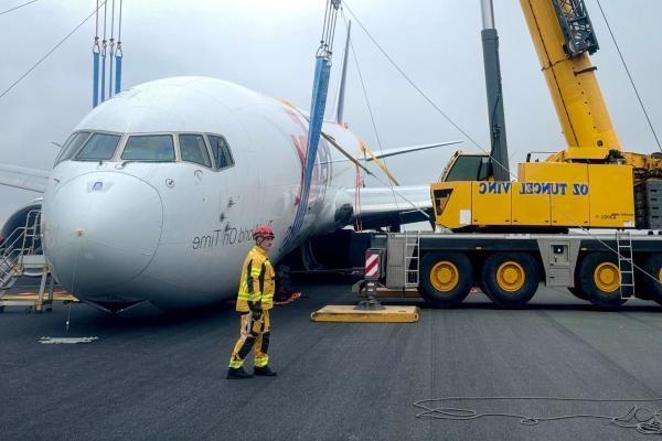 Grove-GMK6300L-1-comes-to the-rescue-following-incident-at-Istanbul-Airport-3.jpg